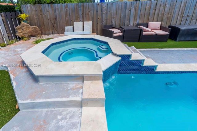 8611 SW 82nd Ter, Miami, FL 33143