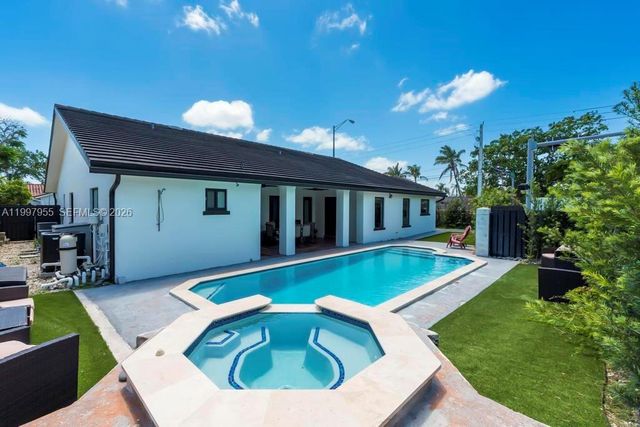 8611 SW 82nd Ter, Miami, FL 33143