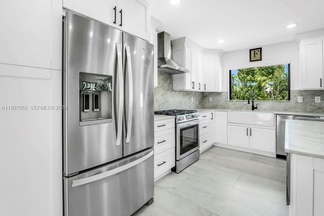 8611 SW 82nd Ter, Miami, FL 33143