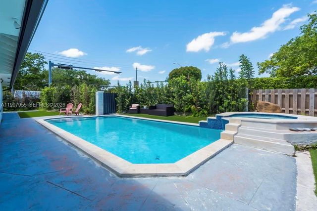 8611 SW 82nd Ter, Miami, FL 33143