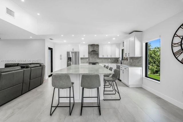 8611 SW 82nd Ter, Miami, FL 33143