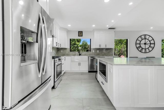 8611 SW 82nd Ter, Miami, FL 33143