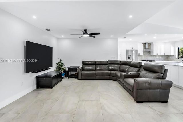 8611 SW 82nd Ter, Miami, FL 33143