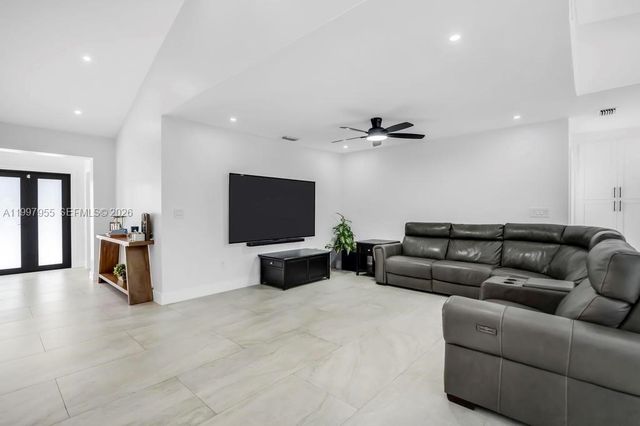 8611 SW 82nd Ter, Miami, FL 33143