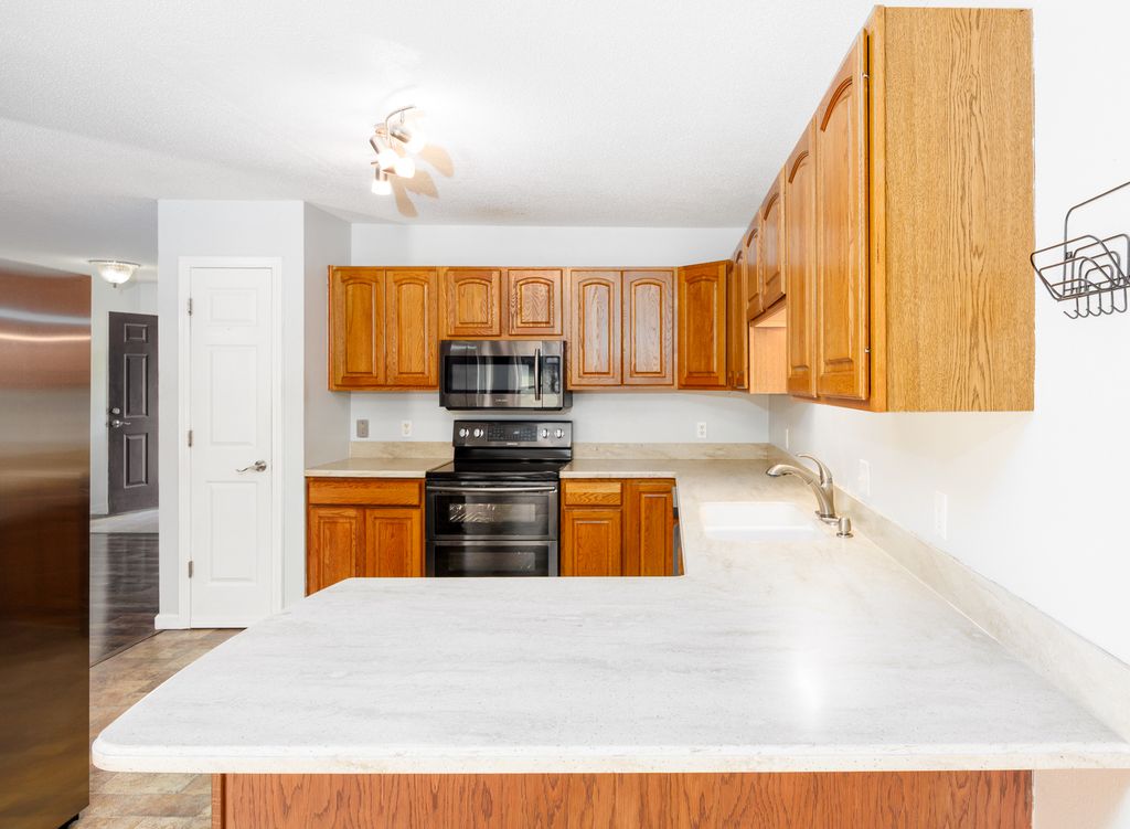 Image 18 of property listing at 12084 E Hutchison Road, Mt Vernon, IL 62864