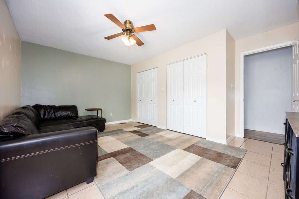 Image 24 of property listing at 12084 E Hutchison Road, Mt Vernon, IL 62864