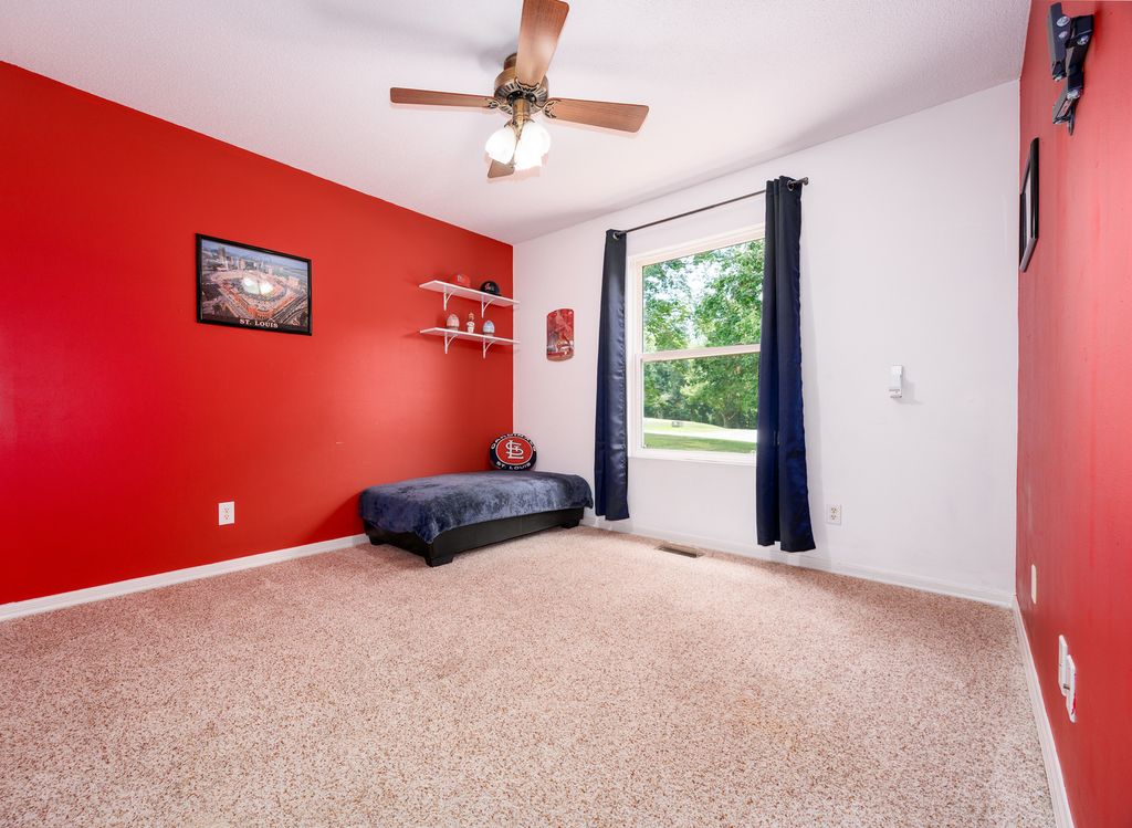 Image 30 of property listing at 12084 E Hutchison Road, Mt Vernon, IL 62864