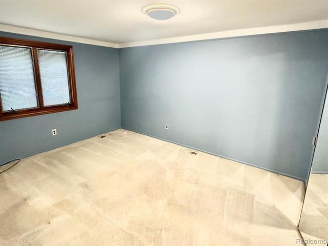 3040 Alden, Sterling Heights, MI 48310