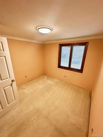 3040 Alden, Sterling Heights, MI 48310