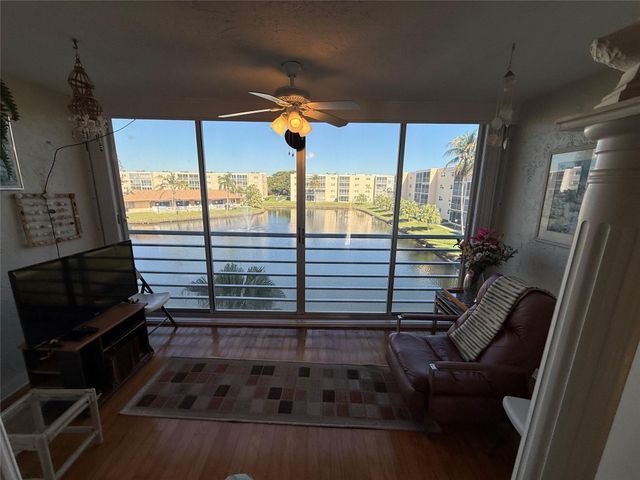 425 SE 11th Terrace 302, Dania Beach, FL 33004