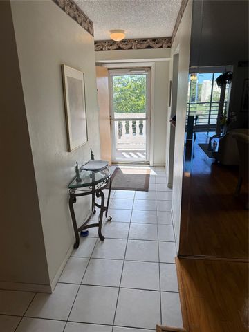 425 SE 11th Terrace 302, Dania Beach, FL 33004