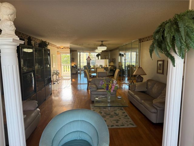 425 SE 11th Terrace 302, Dania Beach, FL 33004