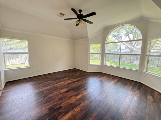 111 Chandler Court, Sugar Land, TX 77479