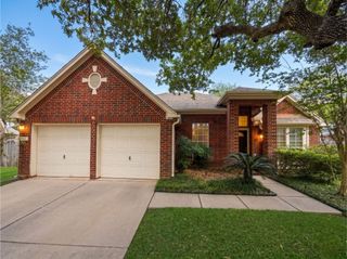111 Chandler Court, Sugar Land, TX 77479