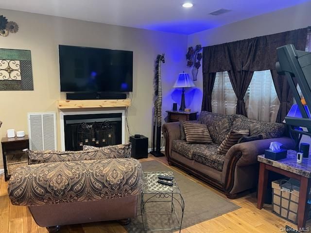 4 Fox Path, Coram, NY 11727