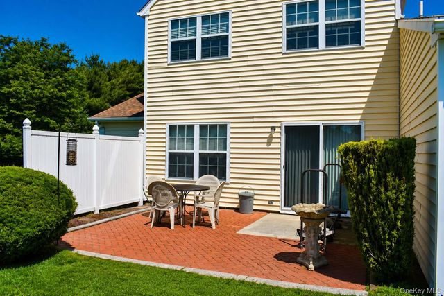 6 Dove Path, Coram, NY 11727