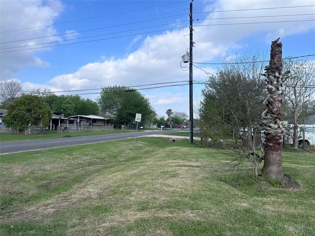 2118 Land Breeze Drive, Baytown, TX 77523