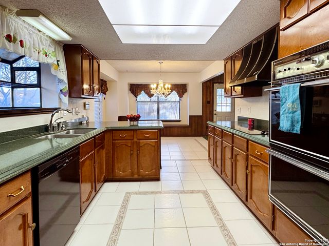 14219 Chadbourne, San Antonio, TX 78232