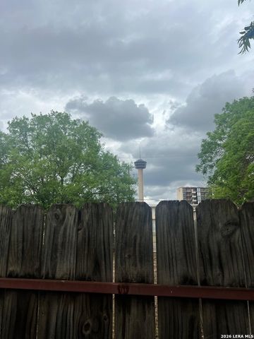 221 Leigh, San Antonio, TX 78210