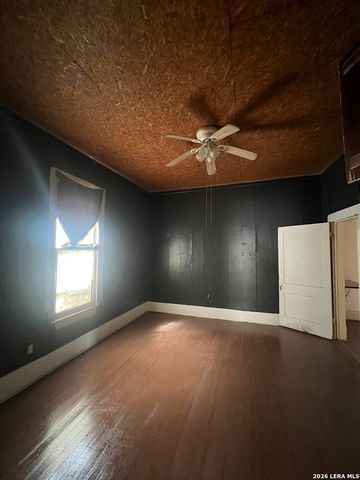 221 Leigh, San Antonio, TX 78210