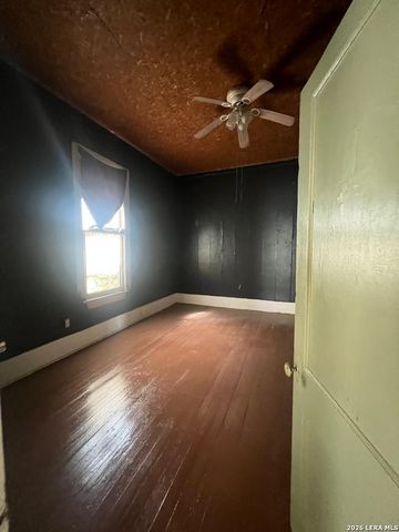 221 Leigh, San Antonio, TX 78210