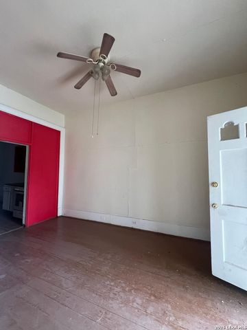 221 Leigh, San Antonio, TX 78210