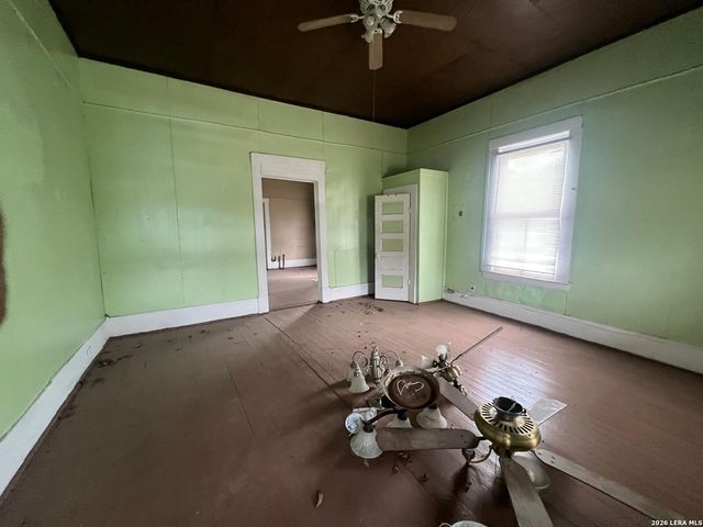 221 Leigh, San Antonio, TX 78210