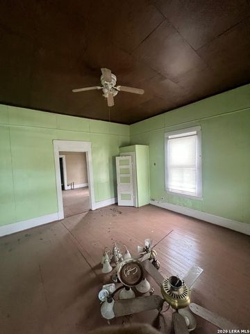 221 Leigh, San Antonio, TX 78210