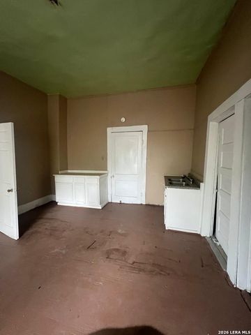 221 Leigh, San Antonio, TX 78210