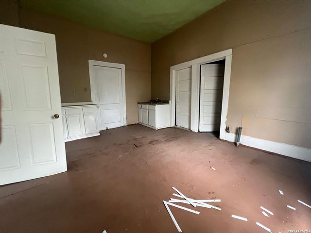 221 Leigh, San Antonio, TX 78210