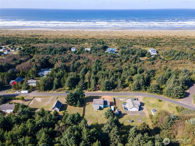 169 Ocean Boulevard, Ocean Shores, WA 98569