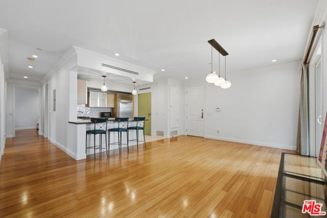 8121 Norton Avenue 201, Los Angeles, CA 90046