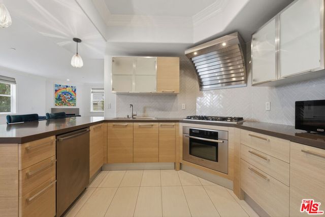 8121 Norton Avenue 201, Los Angeles, CA 90046