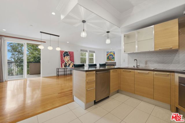 8121 Norton Avenue 201, Los Angeles, CA 90046