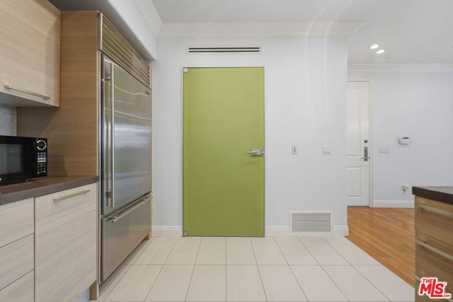 8121 Norton Avenue 201, Los Angeles, CA 90046