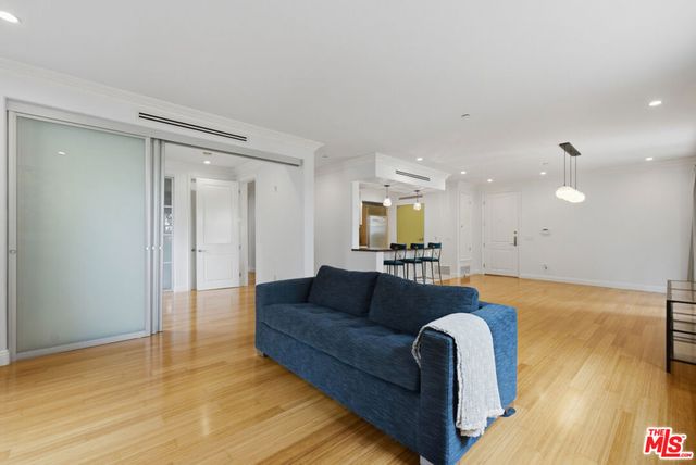 8121 Norton Avenue 201, Los Angeles, CA 90046