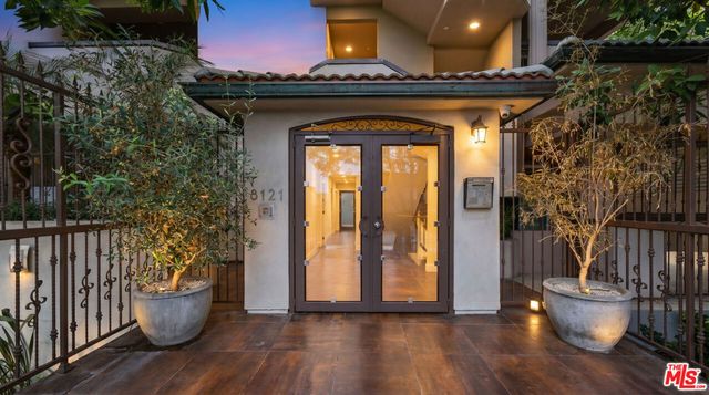 8121 Norton Avenue 201, Los Angeles, CA 90046