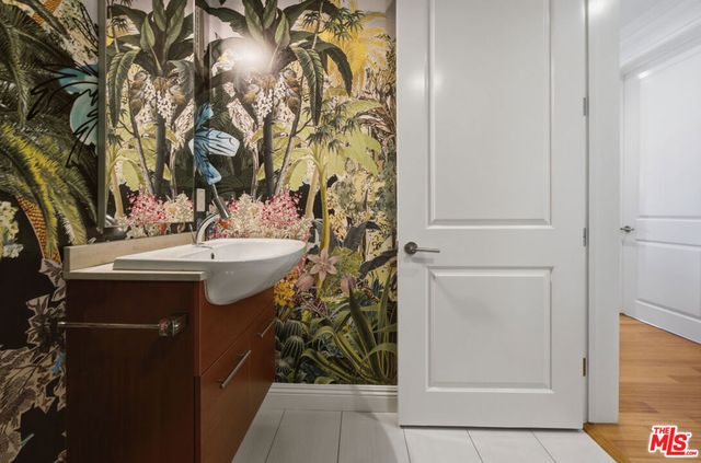 8121 Norton Avenue 201, Los Angeles, CA 90046