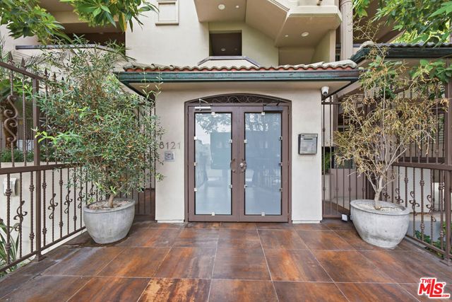 8121 Norton Avenue 201, Los Angeles, CA 90046