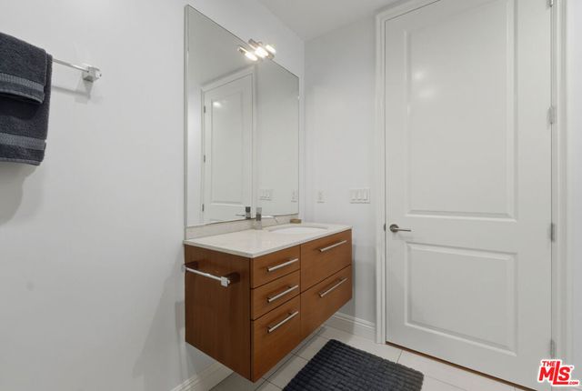 8121 Norton Avenue 201, Los Angeles, CA 90046