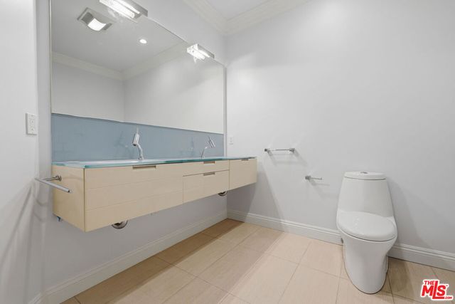 8121 Norton Avenue 201, Los Angeles, CA 90046