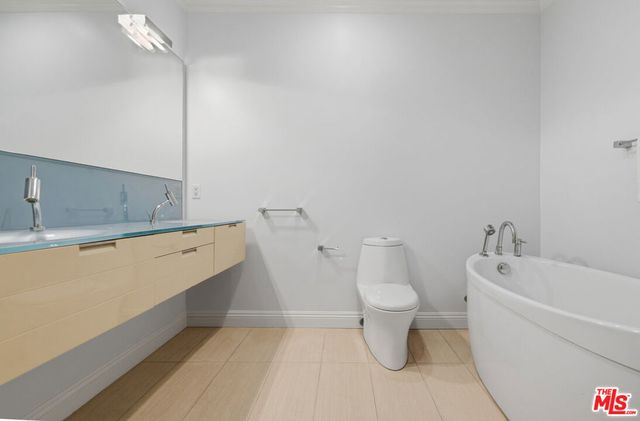 8121 Norton Avenue 201, Los Angeles, CA 90046