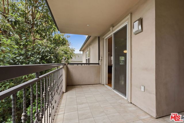 8121 Norton Avenue 201, Los Angeles, CA 90046