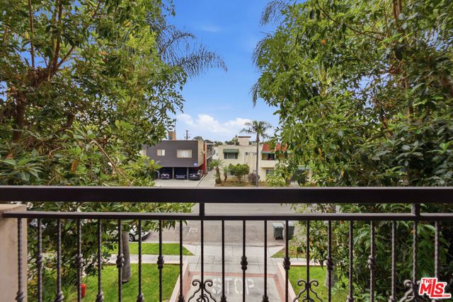 8121 Norton Avenue 201, Los Angeles, CA 90046