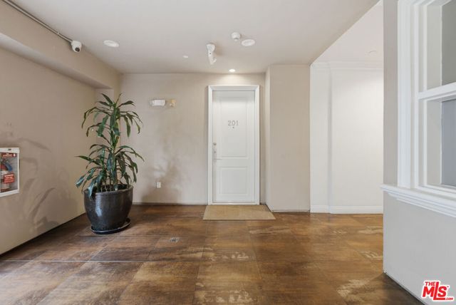 8121 Norton Avenue 201, Los Angeles, CA 90046