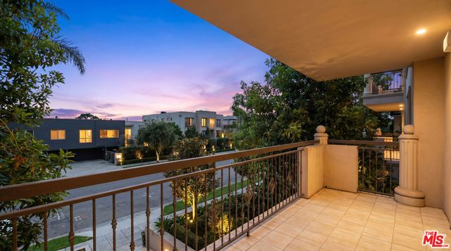 8121 Norton Avenue 201, Los Angeles, CA 90046