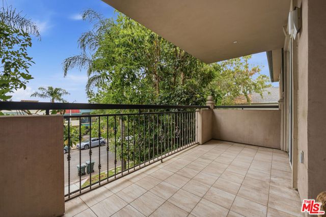 8121 Norton Avenue 201, Los Angeles, CA 90046