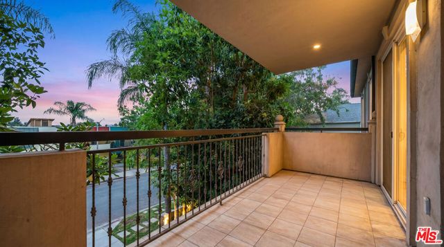 8121 Norton Avenue 201, Los Angeles, CA 90046