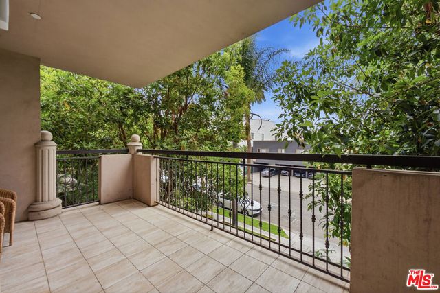 8121 Norton Avenue 201, Los Angeles, CA 90046