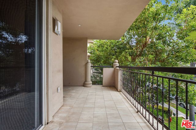 8121 Norton Avenue 201, Los Angeles, CA 90046
